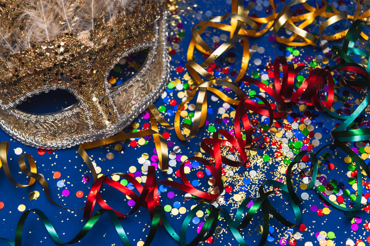 Maske und Konfetti Deko im Saarland